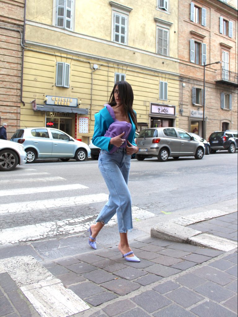 Outfit street con jeans: come indossarli in primavera - Cherie Boutique